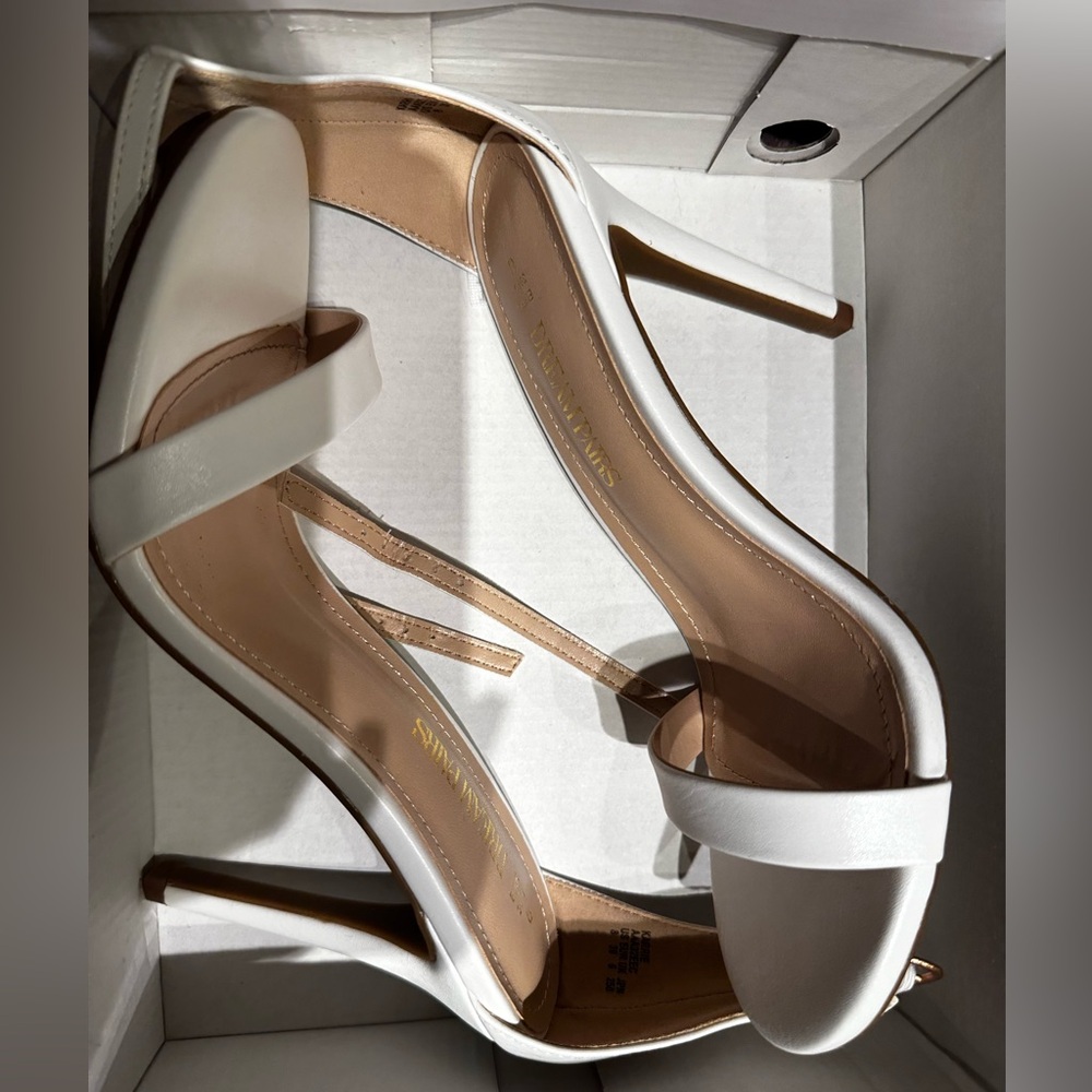 White Sandal Heel 
Size 8